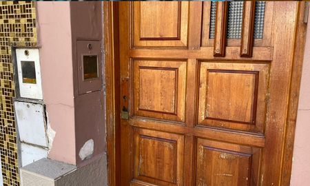 Esta foto llegó al mensajero de la radio y da cuenta del robo del picaporte de la puerta. Esta foto llegó al mensajero de la radio y da cuenta del robo del picaporte de la puerta.