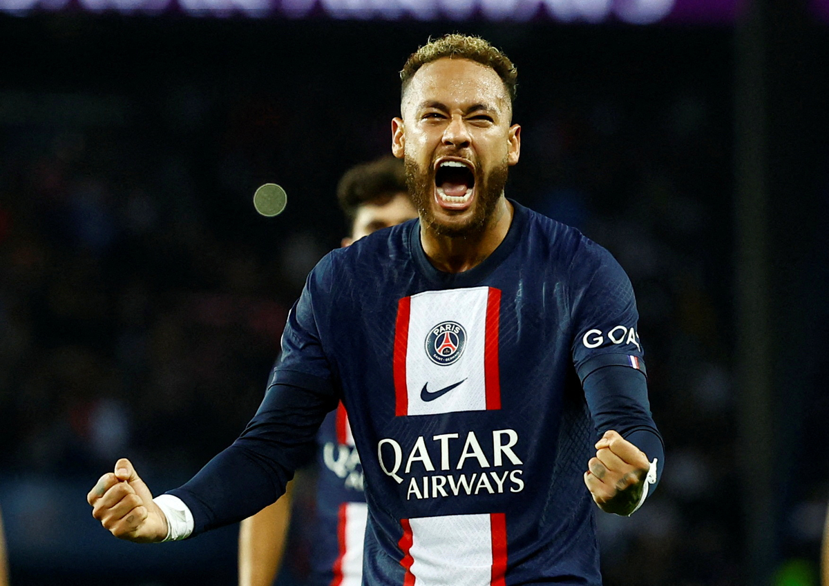 Neymar tiene contrato con PSG hasta junio 2025, aunque tiene la opción de extenderlo hasta 2027.