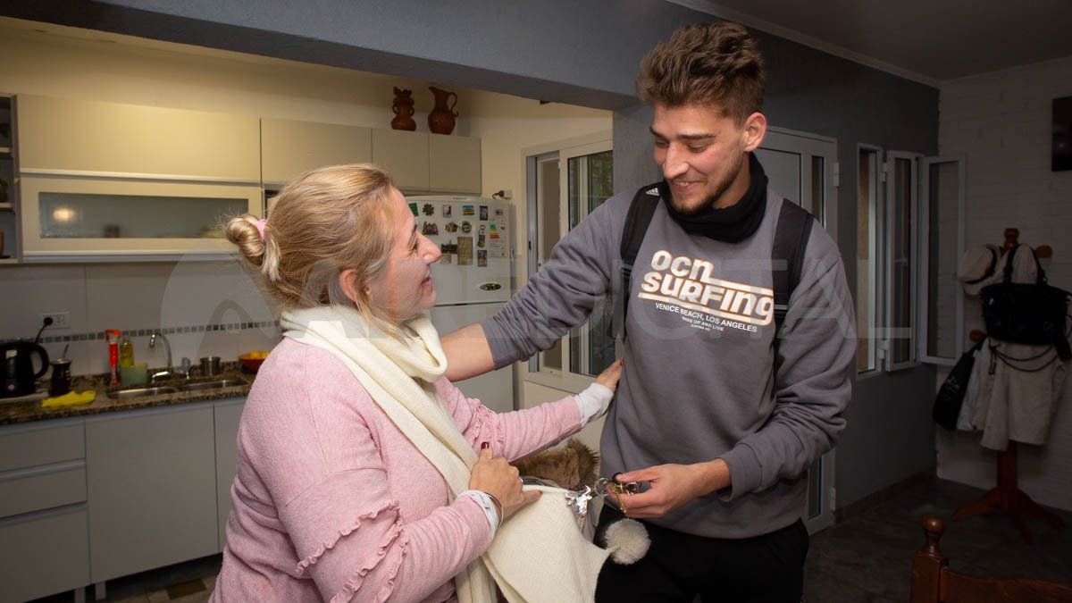 Janina y Mariano se encontraron luego de cinco años del accidente que marcó un antes y un después en la vida de los dos. Ambos resaltaron la importancia de enseñar técnicas de RCP en las escuelas y actualizar la capacitación anualmente.&nbsp;