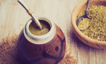 abre un mate bar con mas de 30 yerbas para probar y disfrutar abre un mate bar con mas de 30 yerbas para probar y disfrutar