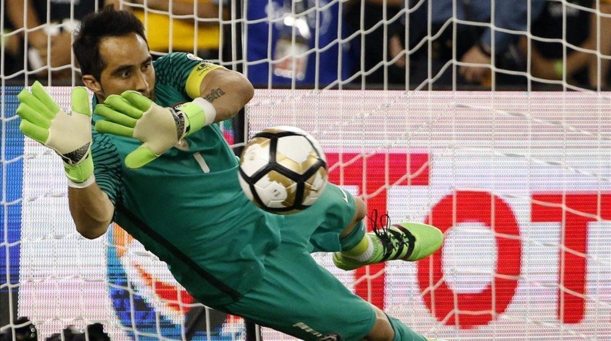 Bravo fue el verdugo de Argentina en las finales de la Copa América 2015 y 2016. Bravo fue el verdugo de Argentina en las finales de la Copa América 2015 y 2016.
