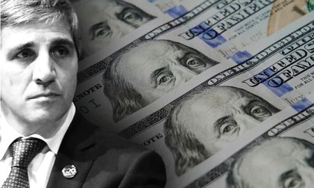Una de las tarjetas más importantes está terminando el proceso técnico para sacar una tarjeta de débito en dólares, adelantó el ministro de Economía Luis Caputo. Una de las tarjetas más importantes está terminando el proceso técnico para sacar una tarjeta de débito en dólares, adelantó el ministro de Economía Luis Caputo.