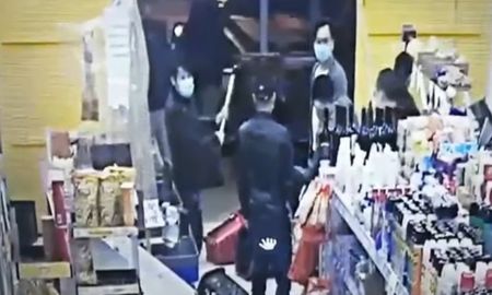 video: asi fue el ataque de la mafia china al dueno de un supermercado video: asi fue el ataque de la mafia china al dueno de un supermercado