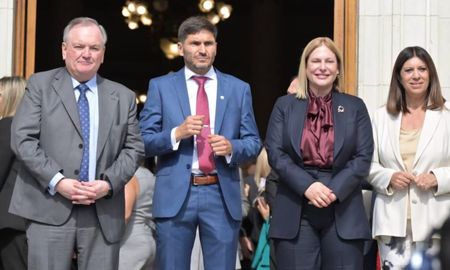 Felipe Michlig, Maximiliano Pullaro, Gisela Scaglia y Clara García. Felipe Michlig, Maximiliano Pullaro, Gisela Scaglia y Clara García.