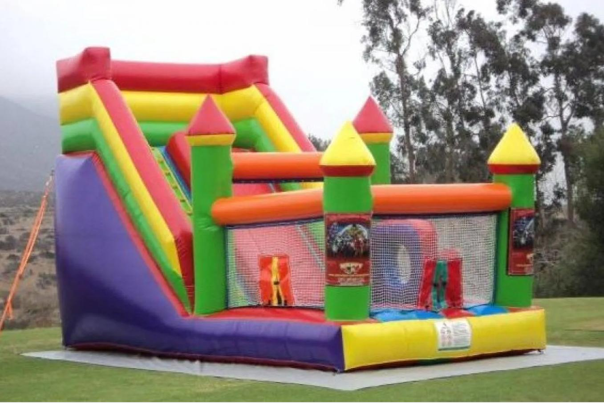 Horror en un pelotero inflable: un nene de 3 años salió despedido y lucha por su vida