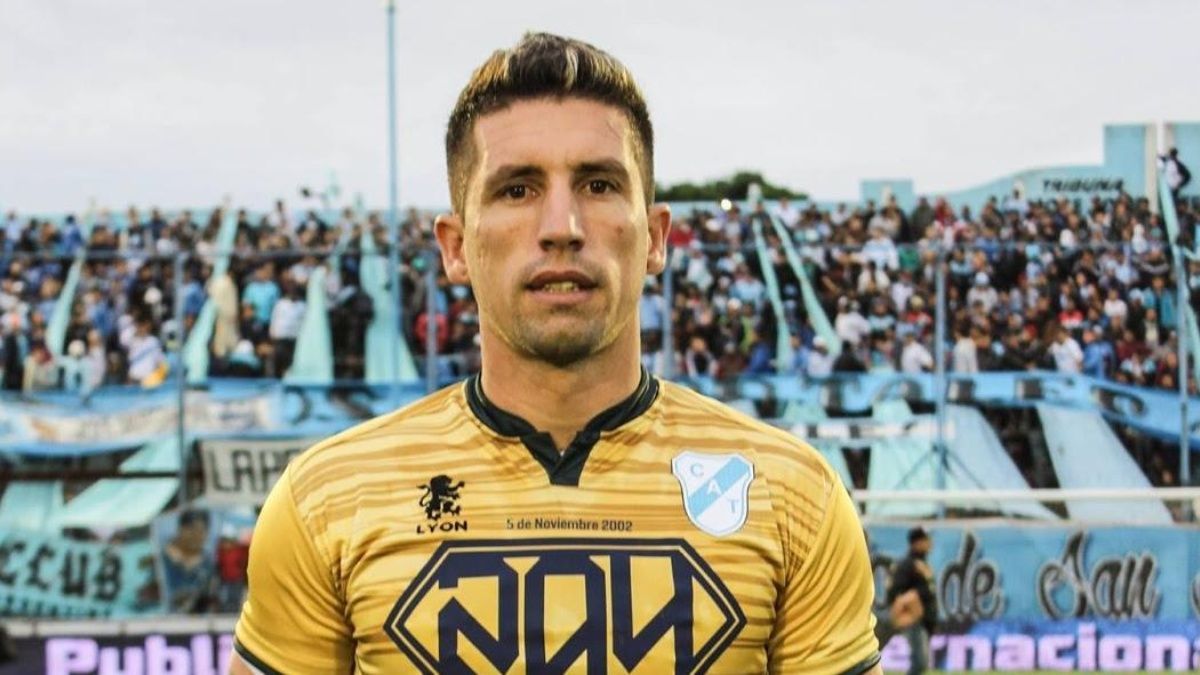 El arquero de Temperley hace repartos de productos de limpieza a personas en grupos de riesgo