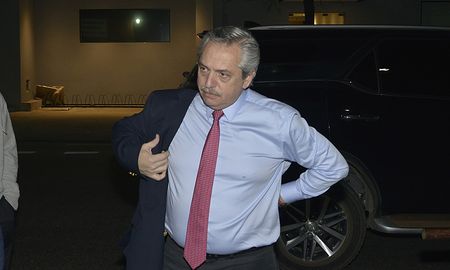 El presidente viajará a Europa la semana próxima. El presidente viajará a Europa la semana próxima.