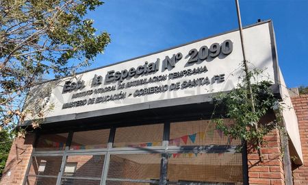 En diálogo con el móvil de Aire de Santa Fe, Carolina, mamá de uno de los alumnos sostuvo que “estamos pidiendo por que le den un edificio propio a la escuelita. En diálogo con el móvil de Aire de Santa Fe, Carolina, mamá de uno de los alumnos sostuvo que “estamos pidiendo por que le den un edificio propio a la escuelita.