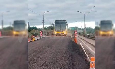 El puente Bailey superó la prueba con éxito. El puente Bailey superó la prueba con éxito.