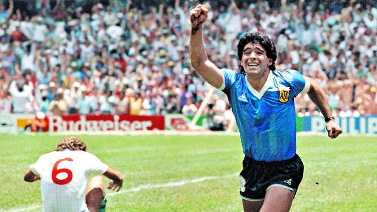 Este mes se subastará una de las camisetas que Diego Armando Maradona utilizó durante el partido entre Argentina e Inglaterra del Mundial de México de 1986.