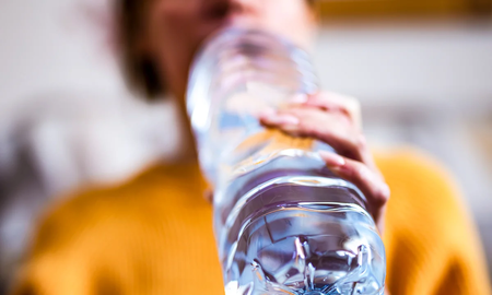 Cuántas veces se puede volver a llenar con agua una botella de plástico Cuántas veces se puede volver a llenar con agua una botella de plástico