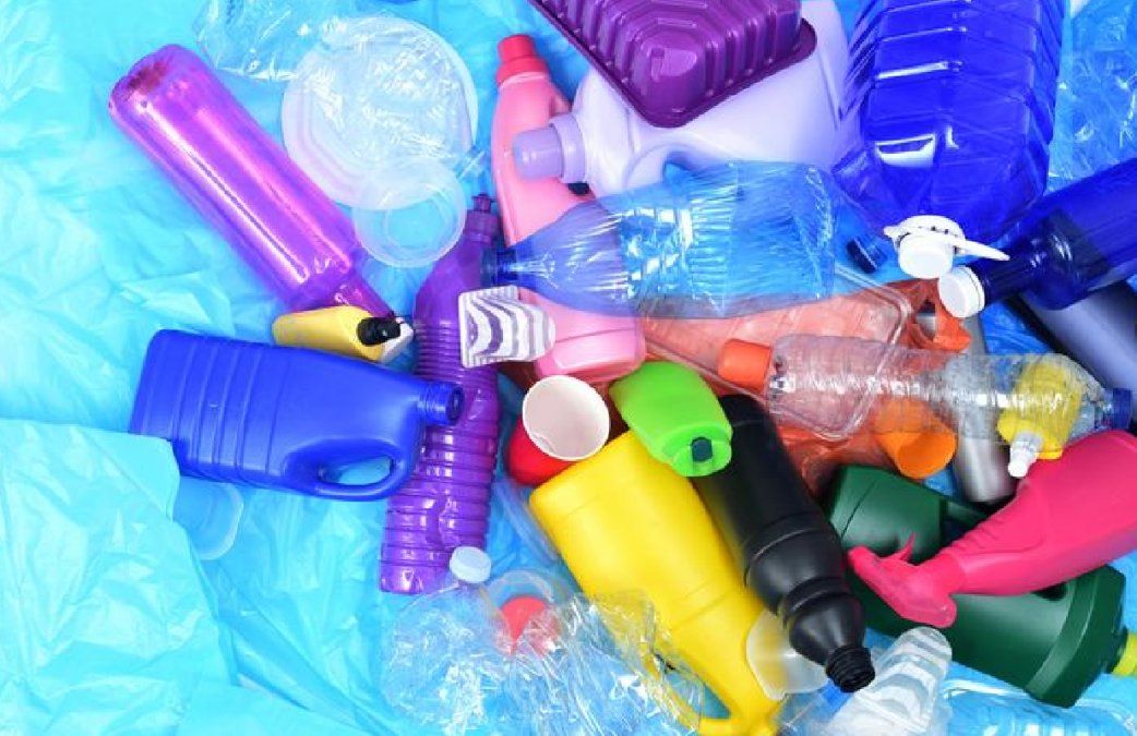 Plásticos de un solo uso: recurso y contaminación