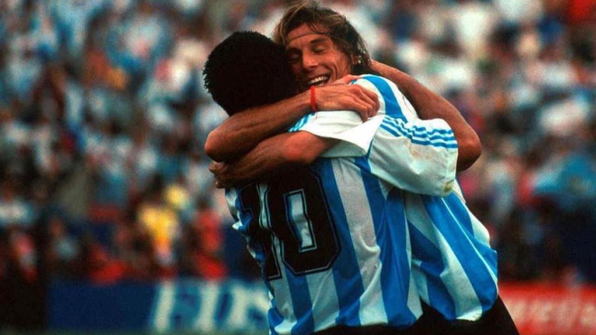 Fue uno de sus mejores socios dentro y fuera de la cancha. Se entendieron mejor que nadie en la Selección y en Boca. Claudio Paul Cannigia expresó en las redes sociales su profundo dolor por la muerte de Diego Armando Maradona.