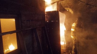 Impactante incendio en Arroyo Leyes: se quemaron una vivienda y un auto en plena madrugada