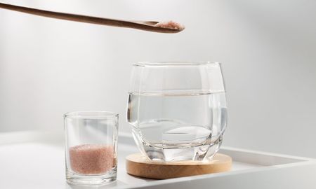 Qué pasa si tomás agua con sal y qué alternativas existen. Qué pasa si tomás agua con sal y qué alternativas existen.