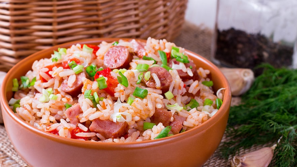 Receta de arroz con salchichas.
