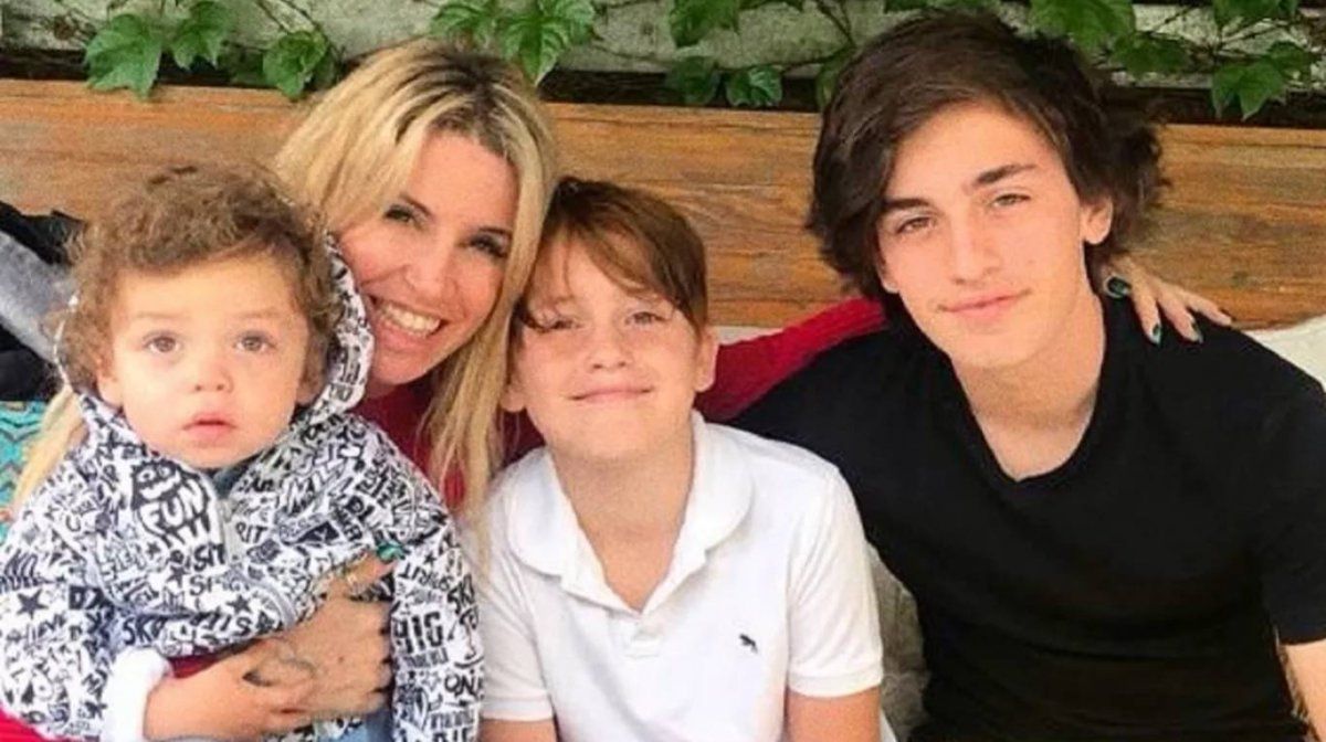 Dos de los tres hijos de Florencia Peña están en edad escolar.