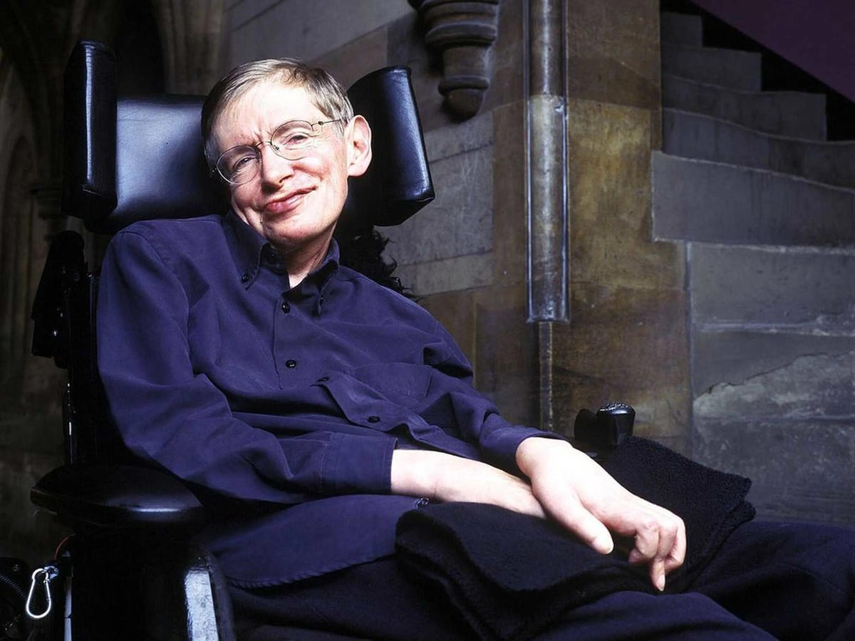 Stephen Hawking advirtió en 2014 que una inteligencia artificial podría superar al ser humano.