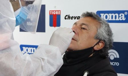 Todo el plantel de Tigre se sometió al hisopado PCR que exige Conmebol para poder disputar la Copa Libertadores. Todo el plantel de Tigre se sometió al hisopado PCR que exige Conmebol para poder disputar la Copa Libertadores.