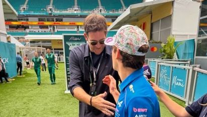 ¡Otro argentino presente! Del Potro estuvo en el paddock de Miami y felicitó a Colapinto en la previa de la F1