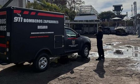 Este sábado en horas del mediodía encontraron el cuerpo sin vida de Adrián, el joven de 25 años que cayó al Río Paraná en Rosario el lunes por la noche. Este sábado en horas del mediodía encontraron el cuerpo sin vida de Adrián, el joven de 25 años que cayó al Río Paraná en Rosario el lunes por la noche.