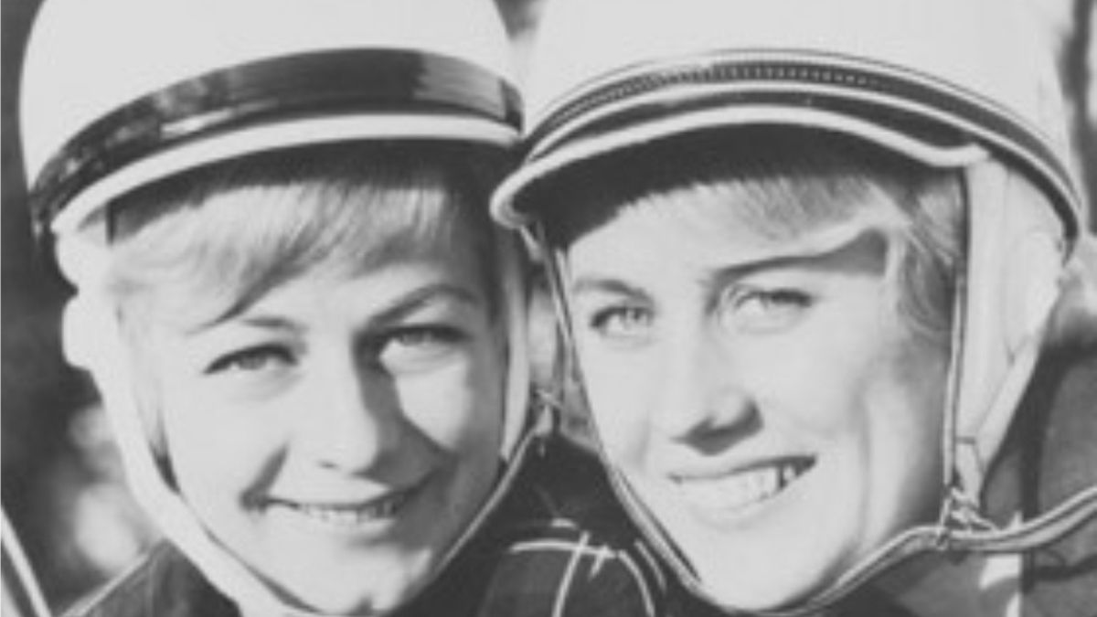 El binomio conformado por la piloto Ewy Rosqvist (derecha), y la navegante Ursula Wirth, debutó como tal en el Rally del Sol de Medianoche de 1962, con un Mercedes-Benz 220SE de alta gama, donde se llevaron la victoria y, además, la Copa Femenina.