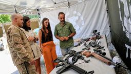 Con detectores de metales, secuestraron un arsenal que estaba enterrado en un baldío en Roldán.