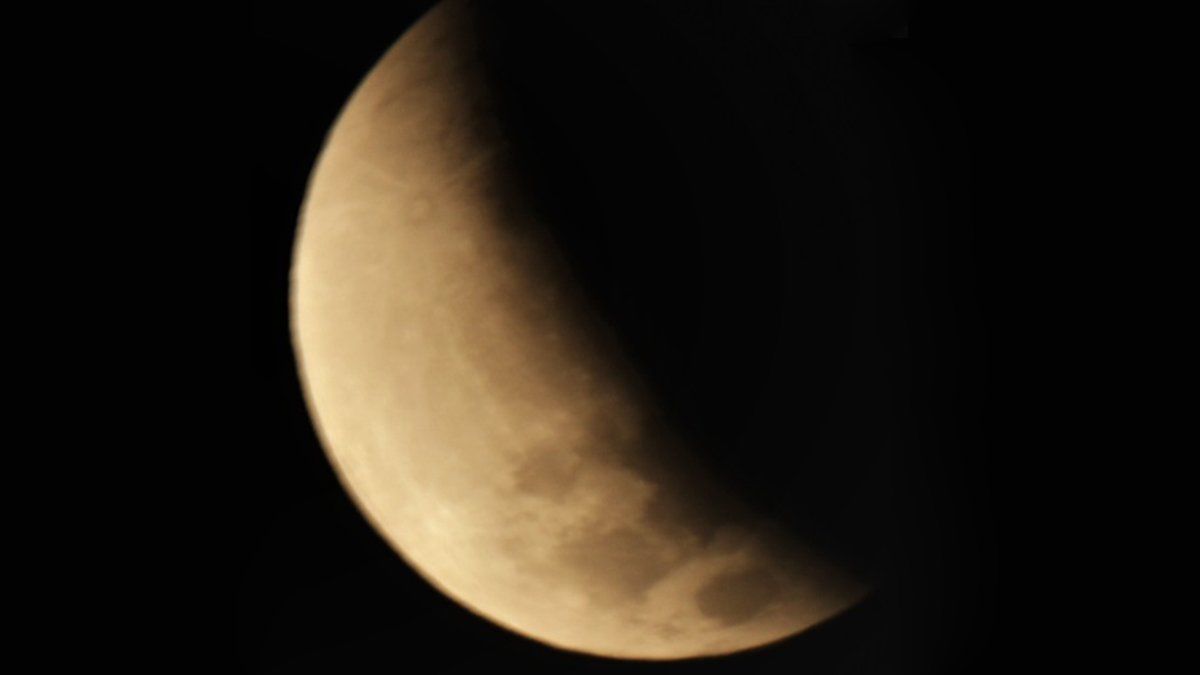 Eclipse parcial de luna desde la ciudad de Santa Fe. 19-11-2021. Hora: 05:04.