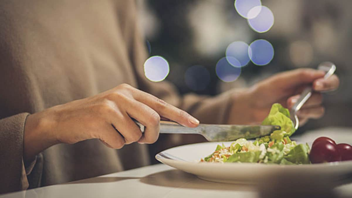 Alimentos con hidratos de carbono, vitaminas del grupo B, el magnesio y los ácidos grasos omega 3, ayudan a conciliar el sueño.