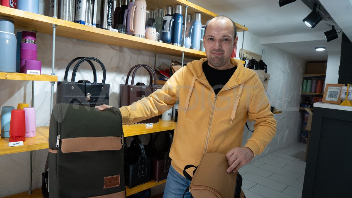 Martín también es de La Paz y le quedan dos materias para recibirse de abogado. Martín también es de La Paz y le quedan dos materias para recibirse de abogado.