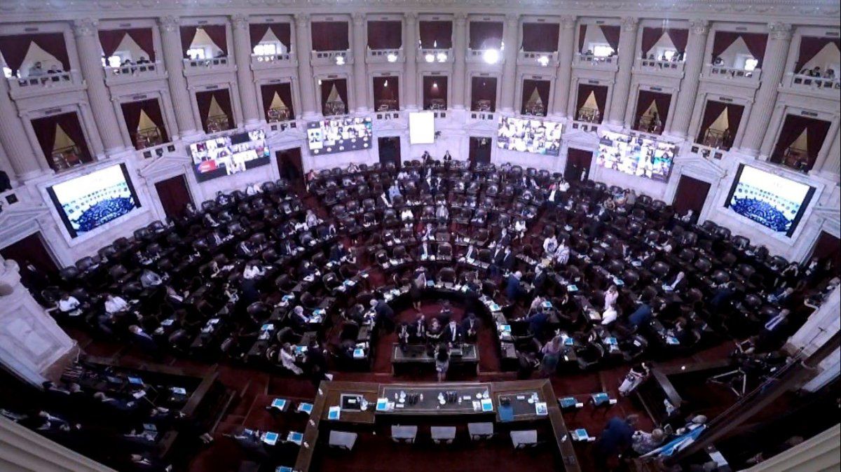 A las 18:30 hs comienzan las reuniones.