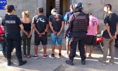 Seis personas resultaron detenidas en barrio General Alvear, por disturbios en la vía pública. Seis personas resultaron detenidas en barrio General Alvear, por disturbios en la vía pública.