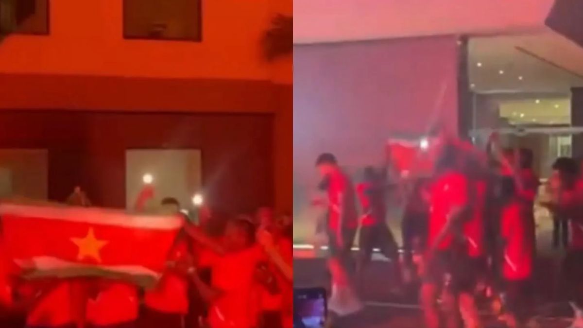 Hinchas fueron a molestar a los jugadores rivales durante el descanso y ellos se sumaron a la fiesta