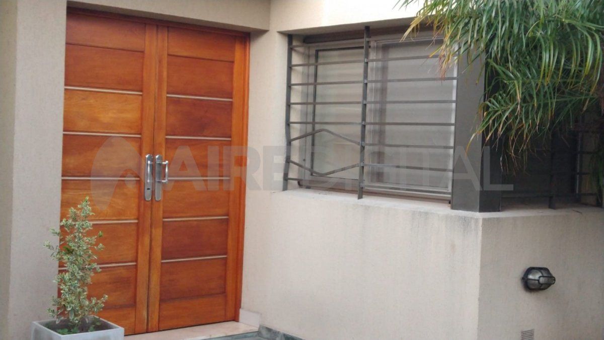 Robo en el barrio Guadalupe: entraron a robar y se llevaron artículos electrónicos y más de 15 mil dólares.