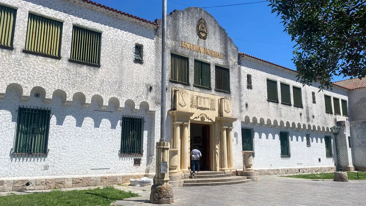 La Escuela Normal de Santa Fe sufrió una entradera durante el fin de semana.