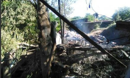 Cuando comenzó el incendio, en el lugar se encontraba el nene, identificado por las fuentes policiales como Ángel Lionel Rueda, quien pese a los intentos de los vecinos que quisieron sacarlo, falleció calcinado. Cuando comenzó el incendio, en el lugar se encontraba el nene, identificado por las fuentes policiales como Ángel Lionel Rueda, quien pese a los intentos de los vecinos que quisieron sacarlo, falleció calcinado.