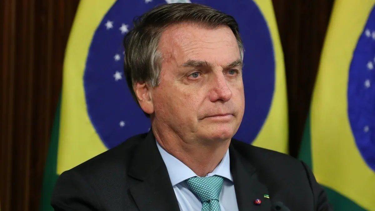 Corte Suprema de Brasil rechaza excluir a Bolsonaro de causa por fraude en compra de dosis anticovid.