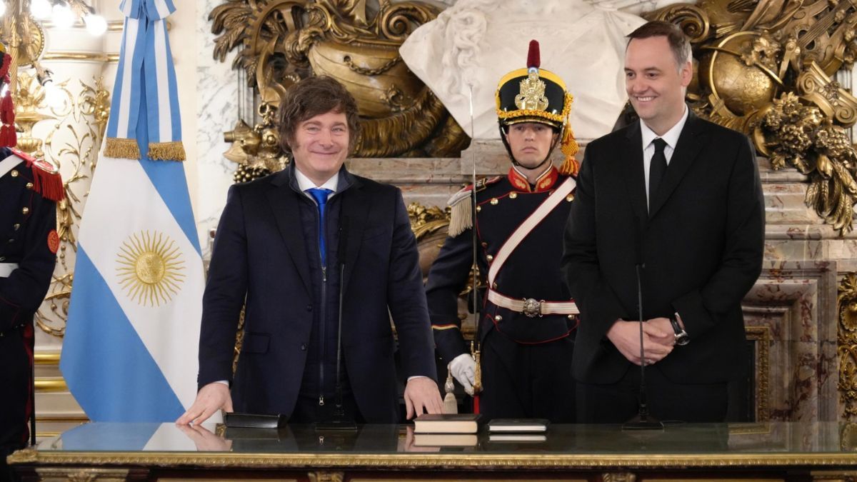 Manuel Adorni juró como Jefe de Gabinete.