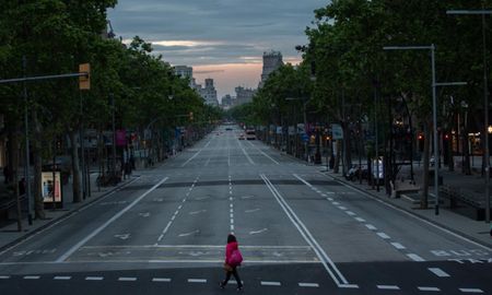 La Justicia de Cataluña autorizó aplicar el toque de queda entre la 1 y las 6 de la mañana hasta el 23 de julio. La Justicia de Cataluña autorizó aplicar el toque de queda entre la 1 y las 6 de la mañana hasta el 23 de julio.