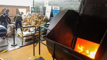 Escándalo: son policías, tenían que quemar droga e intentaron reemplazarla por yeso