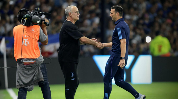 La respuesta de Scaloni cuando le preguntaron por la polémica con Bielsa en Uruguay: No es momento de echar leña al fuego