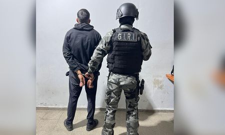 Un joven de 22 años quedó detenido tras el homicidio de un hombre en la zona oeste de Rosario. Un joven de 22 años quedó detenido tras el homicidio de un hombre en la zona oeste de Rosario.