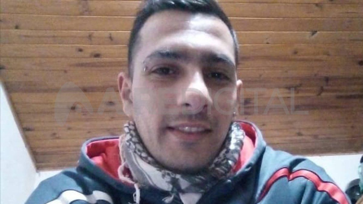 Malcom tomó su moto para regresar a Ángel Gallardo. Ese fue el último movimiento que se tiene registro -según testimonios de sus amigos- de su recorrido. El lunes a las 13.10 los padres de Malcom encontraron el cuerpo en un zanjón.