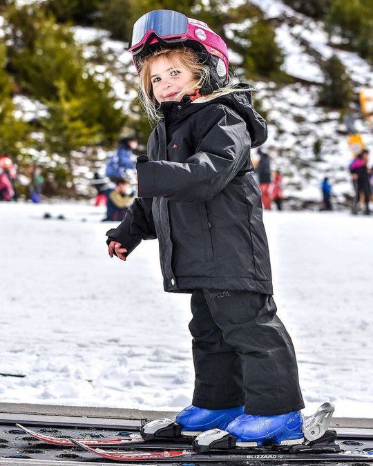 El look de esquí de Chloe Insaurralde. 