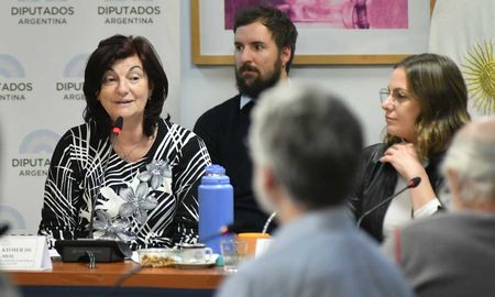 La ministra de Trabajo, Raquel Kelly Olmos, elevó este lunes al presidente Alberto Fernández su renuncia al cargo a partir de las 0 del próximo 10 de diciembre. La ministra de Trabajo, Raquel Kelly Olmos, elevó este lunes al presidente Alberto Fernández su renuncia al cargo a partir de las 0 del próximo 10 de diciembre.