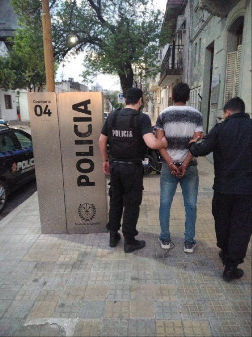 Detuvieron a un joven que andaba por los techos de la Escuela Alem