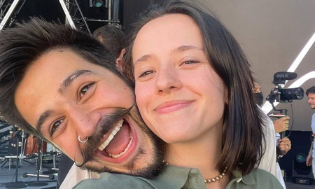 La pareja se retrató en una romántica imagen que muestra cómo crece la panza de la hija de Ricardo Montaner. La pareja se retrató en una romántica imagen que muestra cómo crece la panza de la hija de Ricardo Montaner.