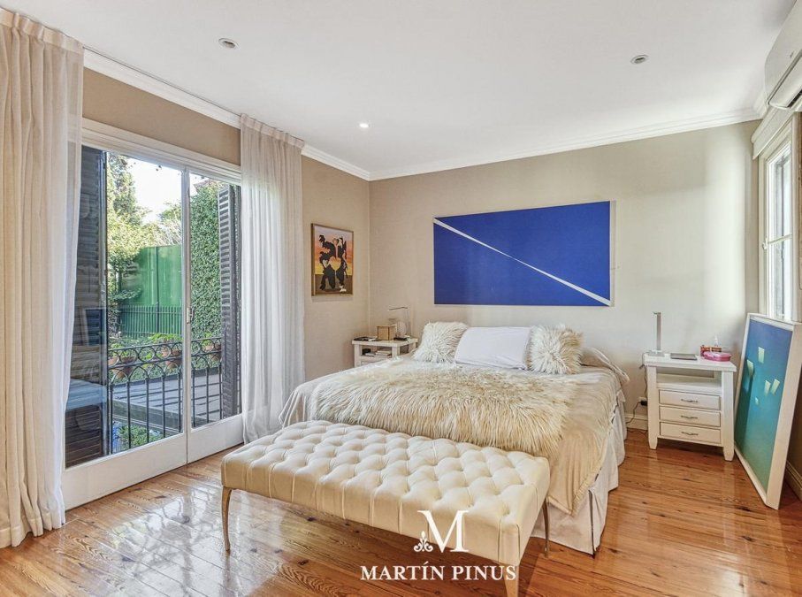 La cama donde dormían Jorge Rial y Romina Pereiro.