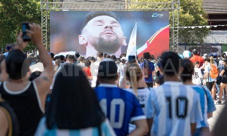 Cientos de santafesinos se acercaron al Fan Fest de El Molino para alentar a la Selección que busca el pase a semifinales.