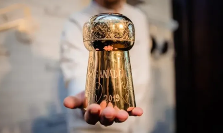 El trofeo de oro y el viaje a Francia que esperan al ganador. El trofeo de oro y el viaje a Francia que esperan al ganador.